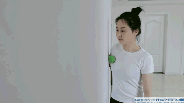青少年圆肩驼背怎么办？跟着小姐姐动起来