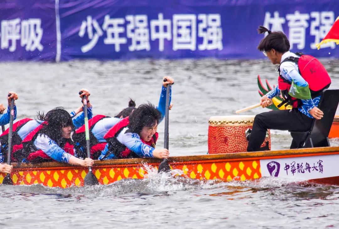 嘿，五十年后，我去找你，我们还一起划船