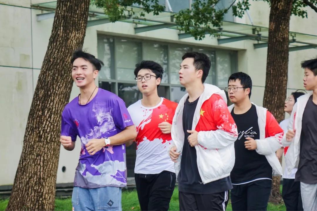 上海中医药大学第五届“新生杯”龙舟挑战赛圆满落幕！