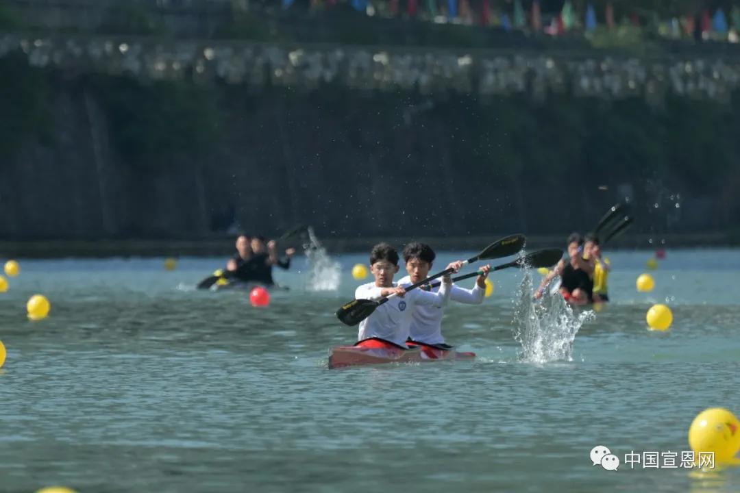 湖北省青少年皮划艇锦标赛在宣恩贡水河开赛