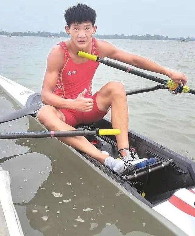培生不畏风雨全程服务江苏省第二十届运动会青少年部赛艇项目